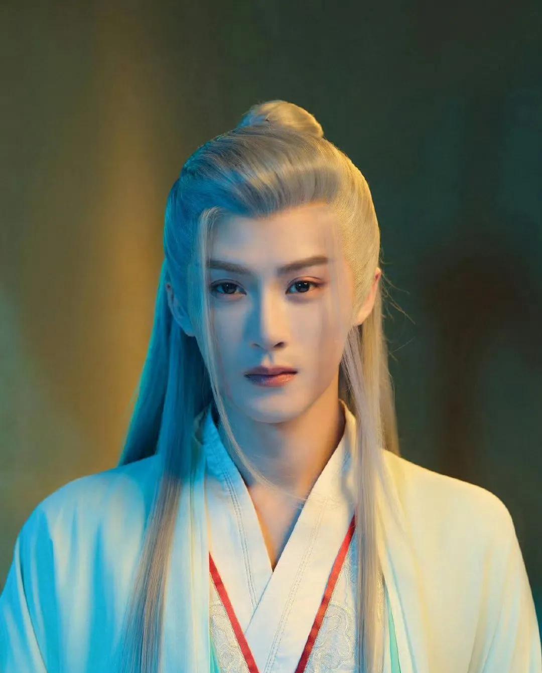 【致相柳：这一世，该为自己活了】
不知道你如今在哪片深海里小憩？是化作了洋流里的