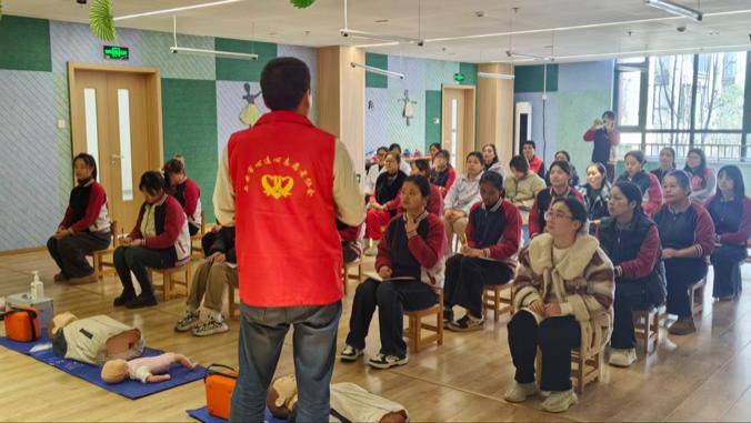 急救赋能护幼成长 志愿暖心筑牢防线——西安市心连心志愿者协会急救培训走进沣东第五幼儿园