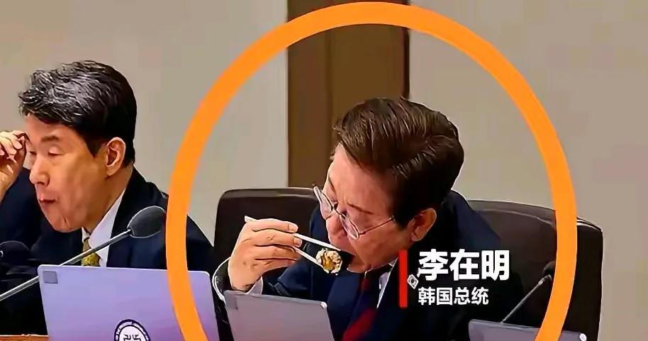 自带盒饭，韩国新总统真实在
第一天上班自己带盒饭，甭管李在明的政策怎么样，至少这