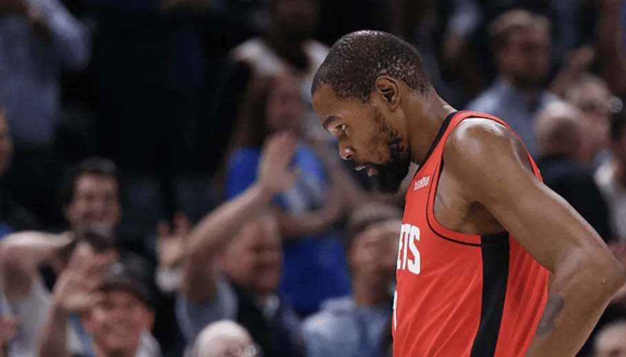 今天NBA常规赛揭幕战，历经2个加时火箭以124-125不敌雷霆。
赛后，火箭球
