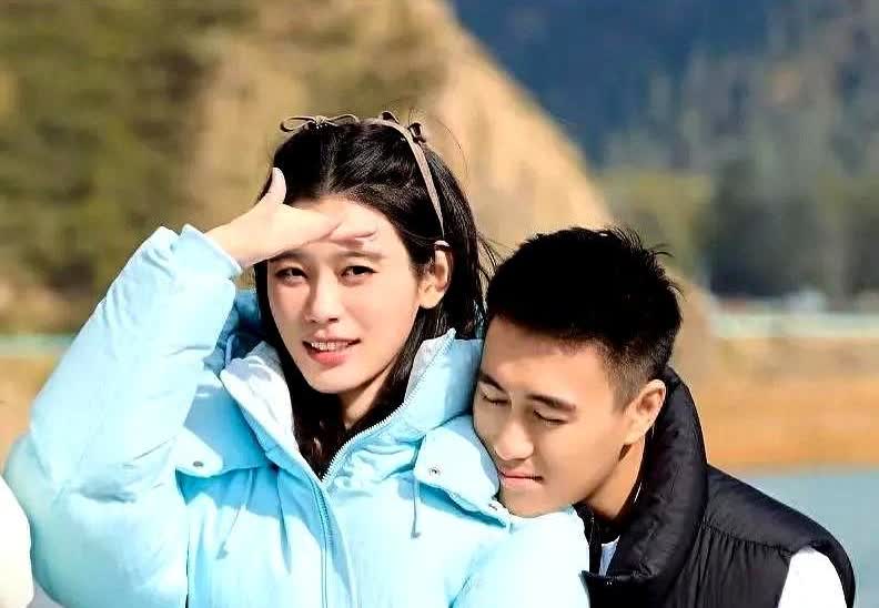 被何猷君关于年龄差的反应感动到，果然不怕霸总掐脖子，就怕霸总他是个小鸟依人的恋爱