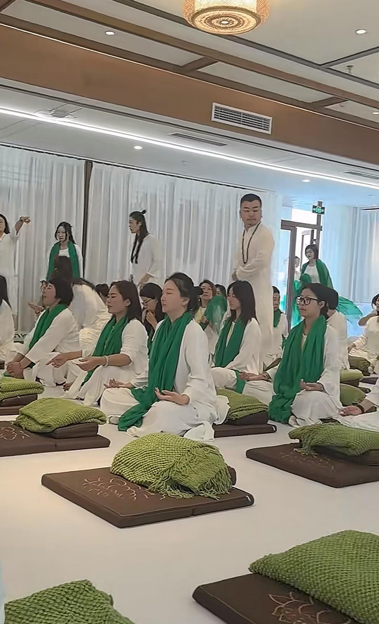 被朋友带来的，说是能净化心灵？谁懂？