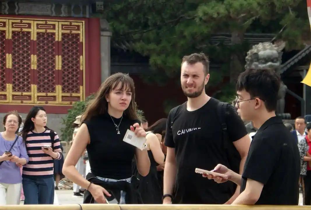 美国人对中国和俄罗斯是什么态度？最新民调出炉，和特朗普想象中完全不同。中国和俄罗