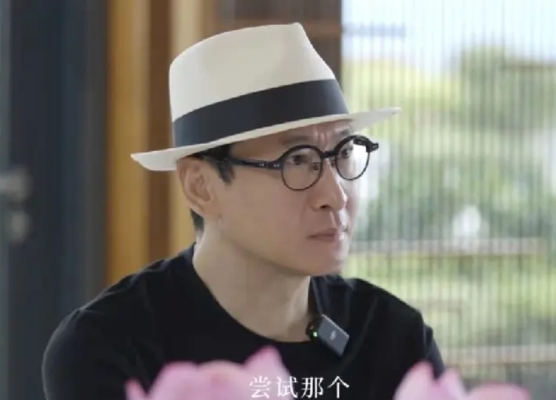 周杰说，十年寒窗比不上三代经商是正常的。

周杰说，普通人的起点低，这个没办法。