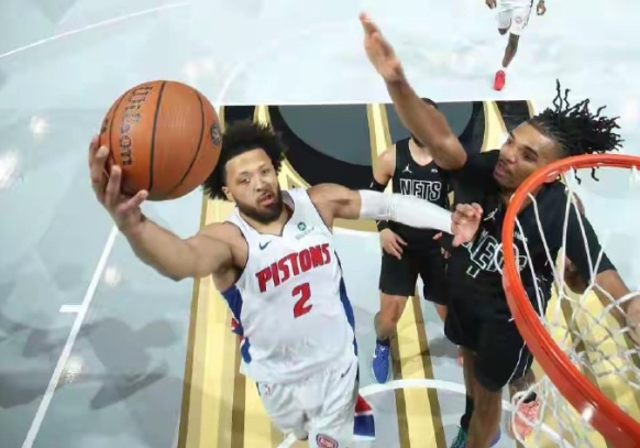 NBA杯东部B组对决，活塞客场125-107轻取篮网豪取5连胜，登顶东部榜首。坎