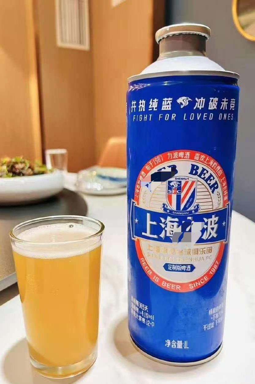 【申花携手“某波”啤酒】
近日，“喜欢上海的理由”和上海申花足球俱乐部联名推出了