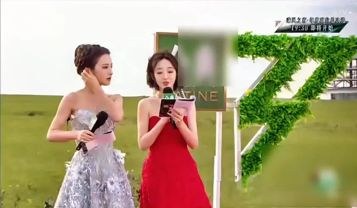 #祝绪丹# #王珞丹# 乘风红毯暗藏微妙氛围！王珞丹与祝绪丹同框后，似刻意保持距