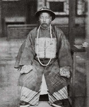 1878年，因收复新疆立下不世功勋，66岁的左宗棠晋封二等侯爵。据说，在廷议的时