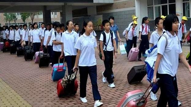 小升初家长别焦虑，三个忠告要知道，选公立私立各打算盘