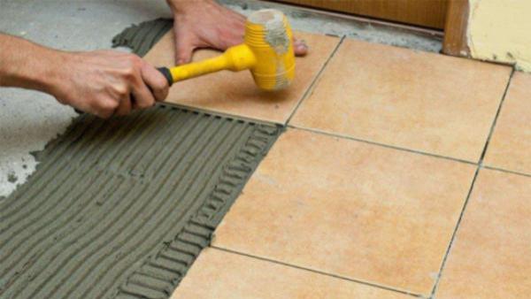 装修踩坑警告！你的瓷砖可能“掉”得不是运气，而是瓷砖胶出问题了！