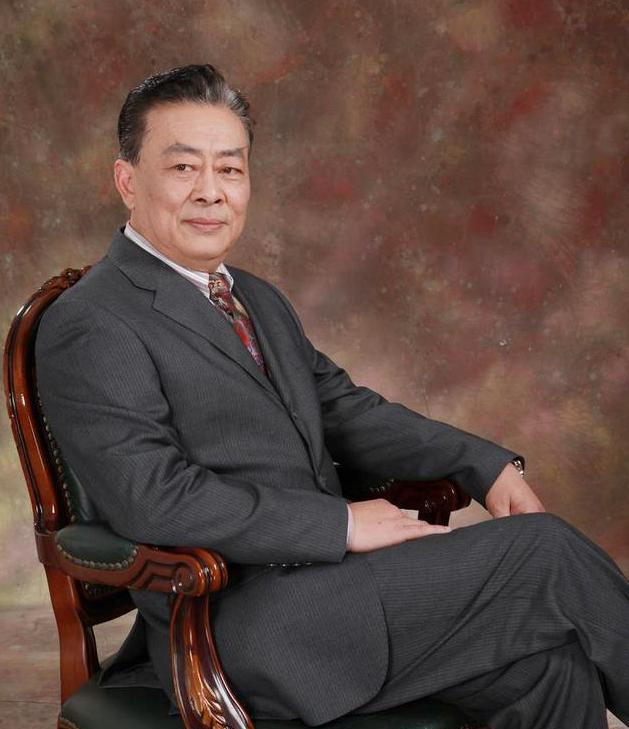 当年，王诗槐离婚后，和有智力残疾的儿子相依为命，一天朋友告诉他一个消息“你的初恋