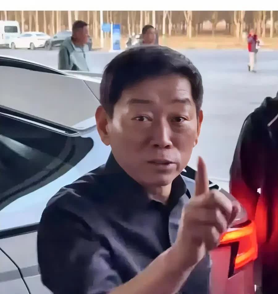 最近长城汽车销量那叫一个惨，感觉魏建军心态都崩了。之前采访的时候，他居然说国产车