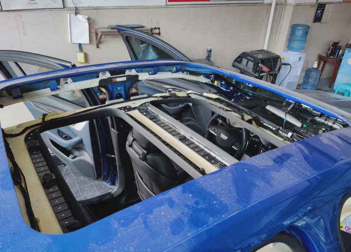 分享一下我遇到的异响跟解决方法
下面开始说说我都是怎么解决的。
1:第一个是天窗