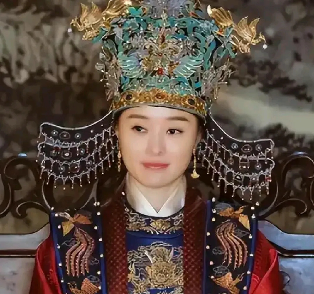 1425年，朱高炽快不行了，他临终前跟张皇后说：“我要5个后妃给我陪葬。”张皇后