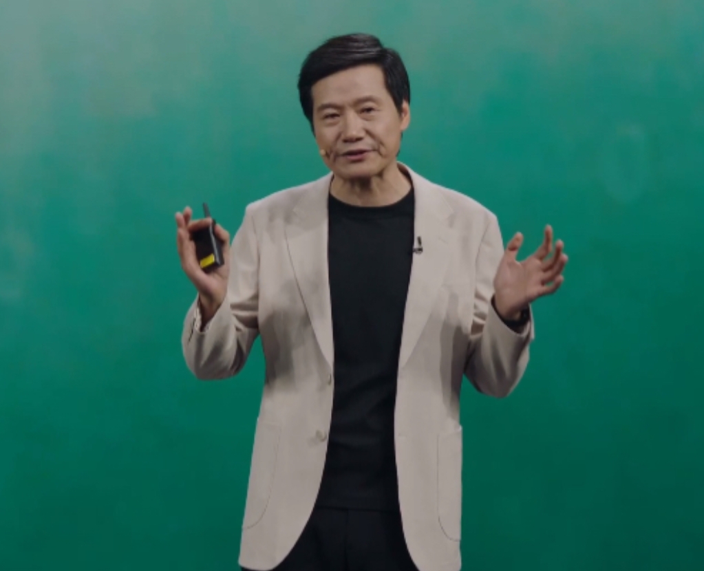 兄弟们！
雷军怕了！
这次YU7的直播他嘚瑟不起来了！

看雷军这次的状态，他真