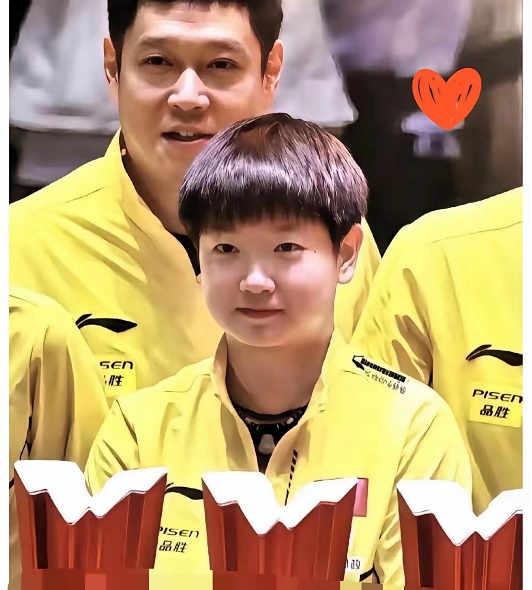 看来孙颖莎新教练基本定了！
国标新规在一名教练只能带一位球员下
邱贻可继续带莎莎