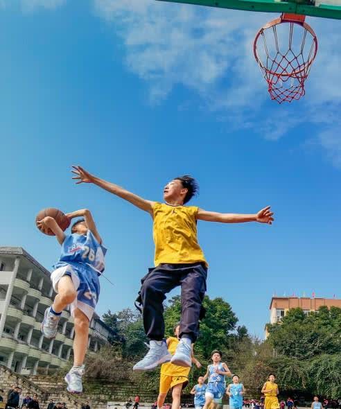 青春的模样
        近日，重庆市綦江区教委第四学区 2025 年中小学