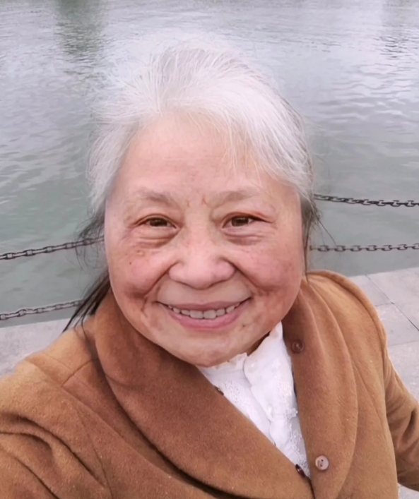 我是74年闰4月虎51岁的一个农村女人，老公赚钱的我花不到，我也不知道他赚了多少