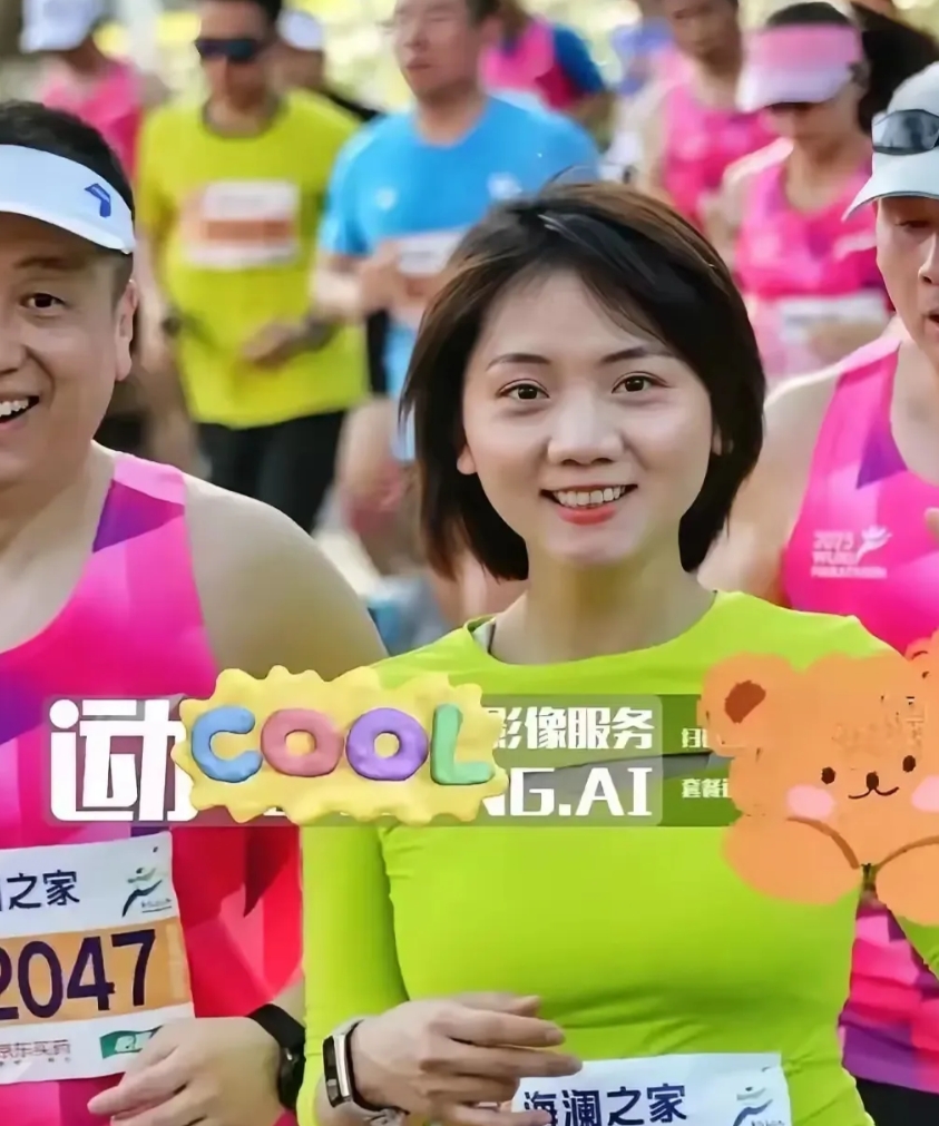 本来可以在马拉松赛场一展拳脚，叫来女伴，一边跑步，一边卿卿我我的，但就是有好事之