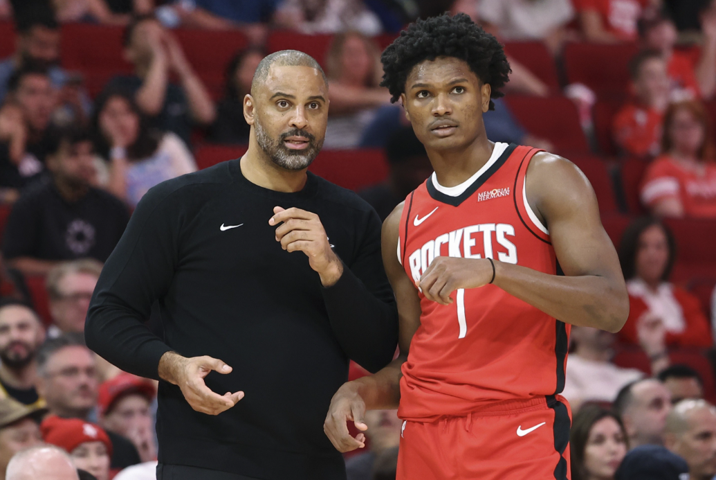 NBA杯焦点战，火箭主场迎战掘金。赛前火箭主帅乌度卡接受了采访。
感恩节将至，记