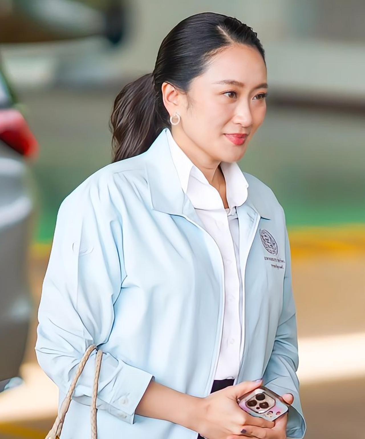佩通坦淡妆好漂亮，温婉动人笑靥如花
2025年6月20日，泰国总理佩通坦于政府大