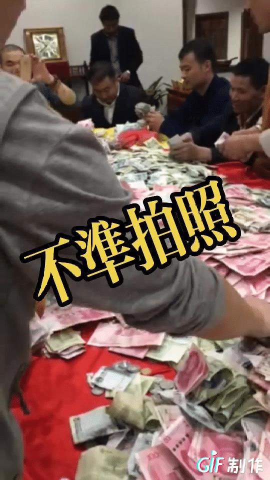 这只是一天节假日的冰山一角，每个人都有不同的表情，普通员工面无表情习以为常，只顾