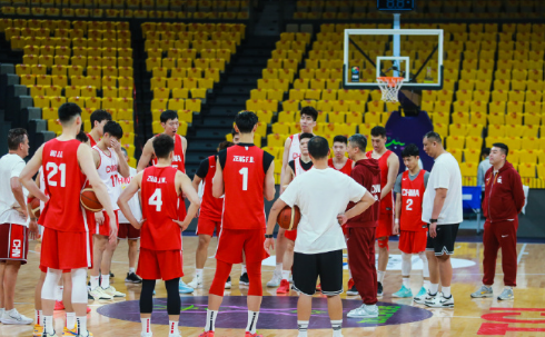 中国男篮的第一场热身赛真的没有意义？虽然我们最终以77-49的战绩爆锤委内瑞拉，