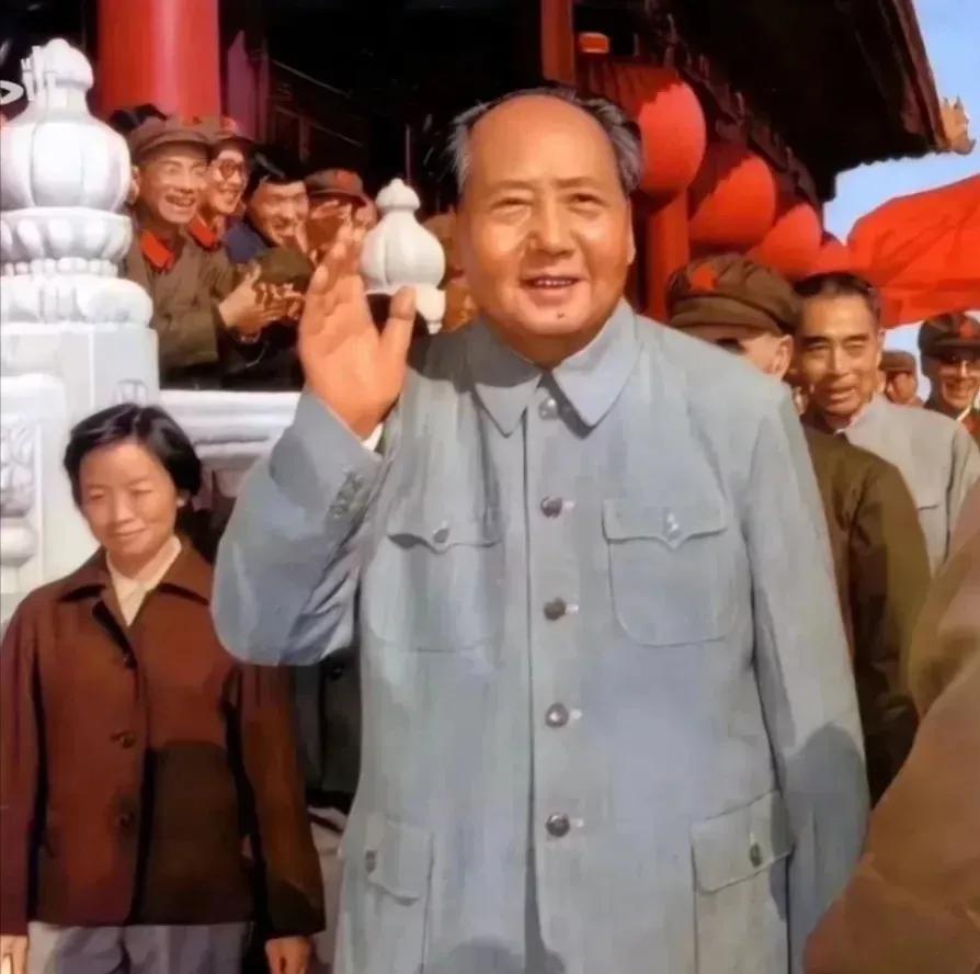 国家领导人指出：人民群众反对什么，痛恨什么，我们就要坚决防范和纠正什么。
这同毛