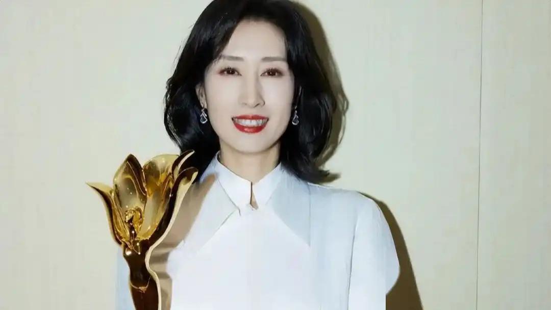 30岁结婚不久后离婚，人到中年翻红，刘敏涛的励志人生