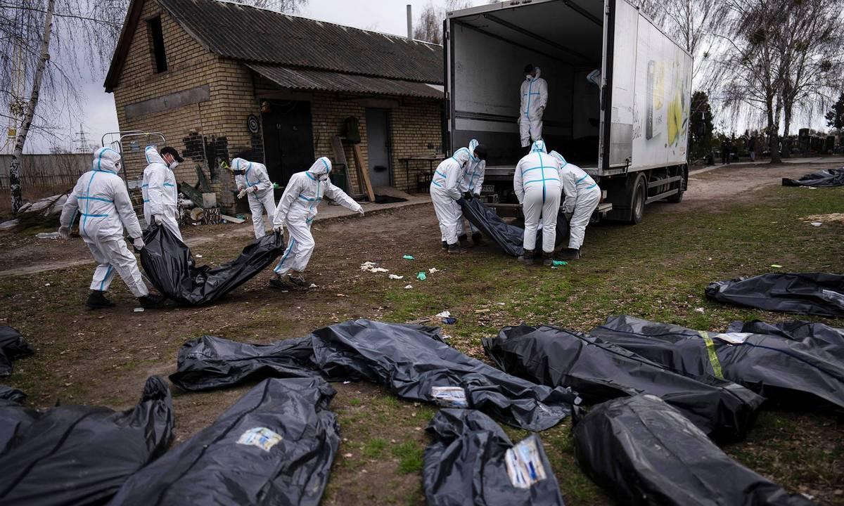 150辆俄罗斯卡车满载遗体开到边境，乌军拒绝接收；乌军损失超百万人，家属想拿回遗