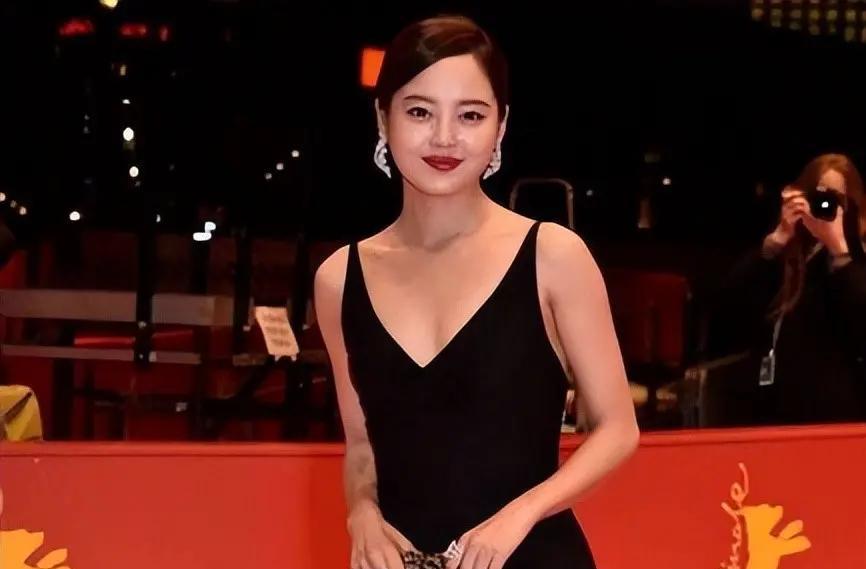 标题：“辛芷蕾封后，庆余年第三季。古扣文章写文章”。用户希望写一篇关于辛芷蕾获得