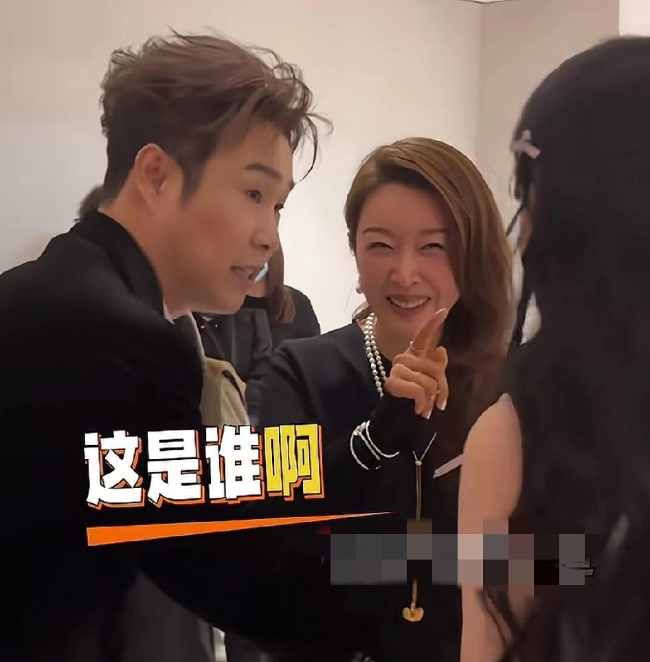 小沈阳带着女儿沈佳润在大湾区晚会后台遇到了不少明星，孙悦看到沈佳润立刻露出慈爱的