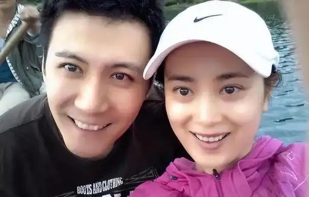 在浮躁的演艺圈，他宛如一股清流，是最干净的男演员。与妻子开启甜蜜姐弟恋，携手走过