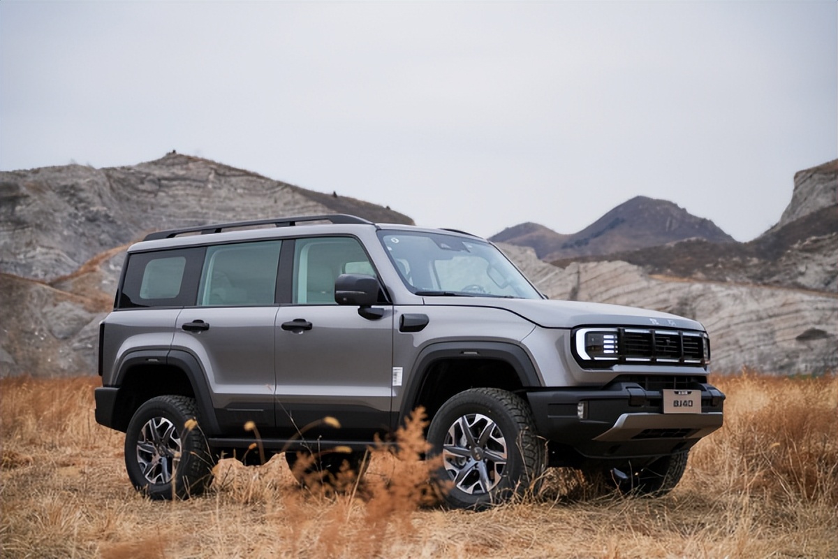 周末想野一下放松？这台BJ40燃油或许能当你的情绪搭子