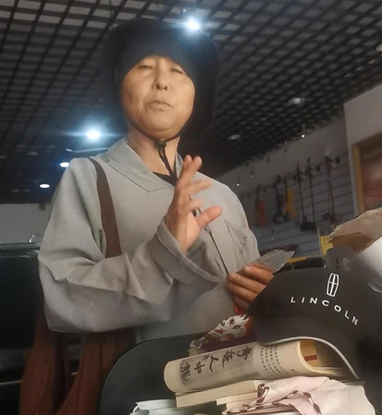 “你背得出心经，我就添上香油钱。”2023年4月6日，广东一位老尼姑走进了一家乐