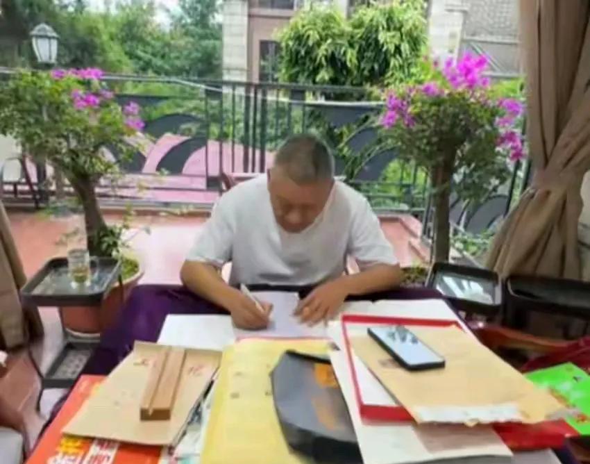 高考钉子户不是励志故事不能再提倡了！他根本不是为了上大学！就是为了吸引眼球，像这