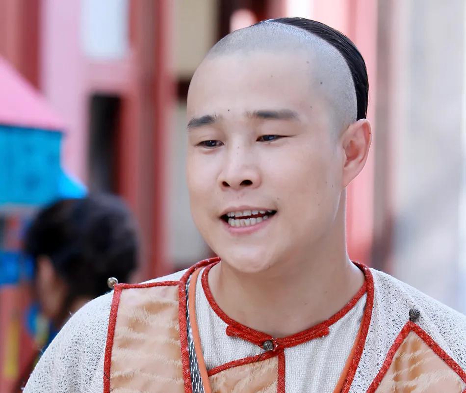 电视剧最好不要随便选演员，本人有几位看见演员就直接弃剧的男主角：
第一位：雷佳音