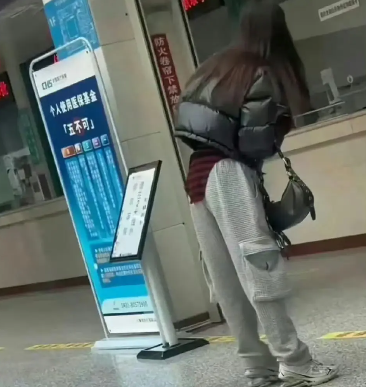 现在老出现一些很莫名其妙的穿搭….