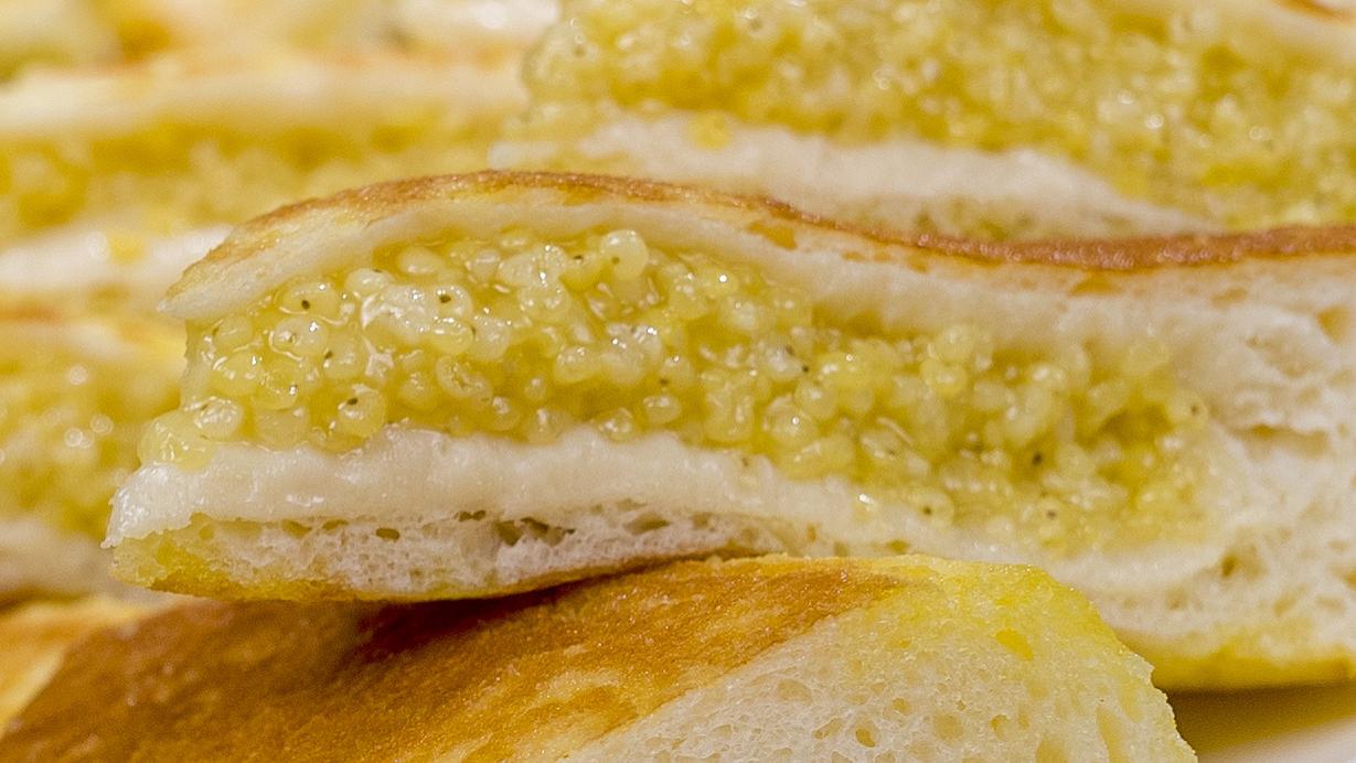 扎实又耐吃！这才是东北黄米饼该有的样