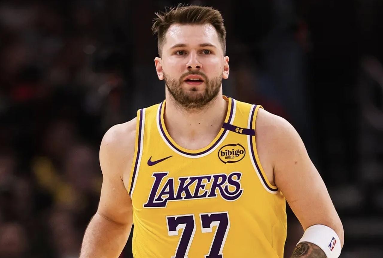 ESPN发布最新球员续约评级
1，东契奇3年1.65亿美元续约湖人：及格（非自由