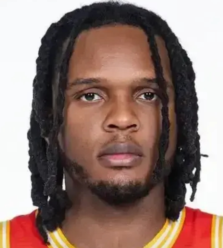 杨瀚森到底能不能打NBA，我觉得起码现在还差得远，因为浙江广厦的卡尔顿离NBA还