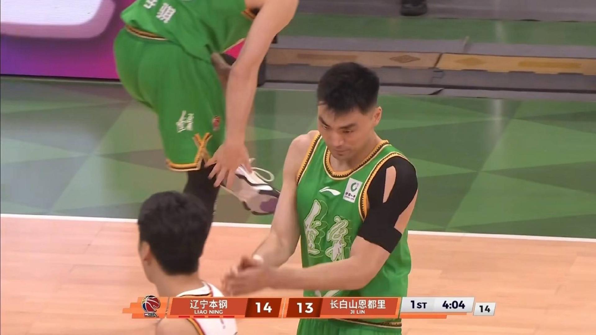 辽宁86-72大胜！付豪18分6板，邱彪咆哮裁判，他和克里斯被驱逐