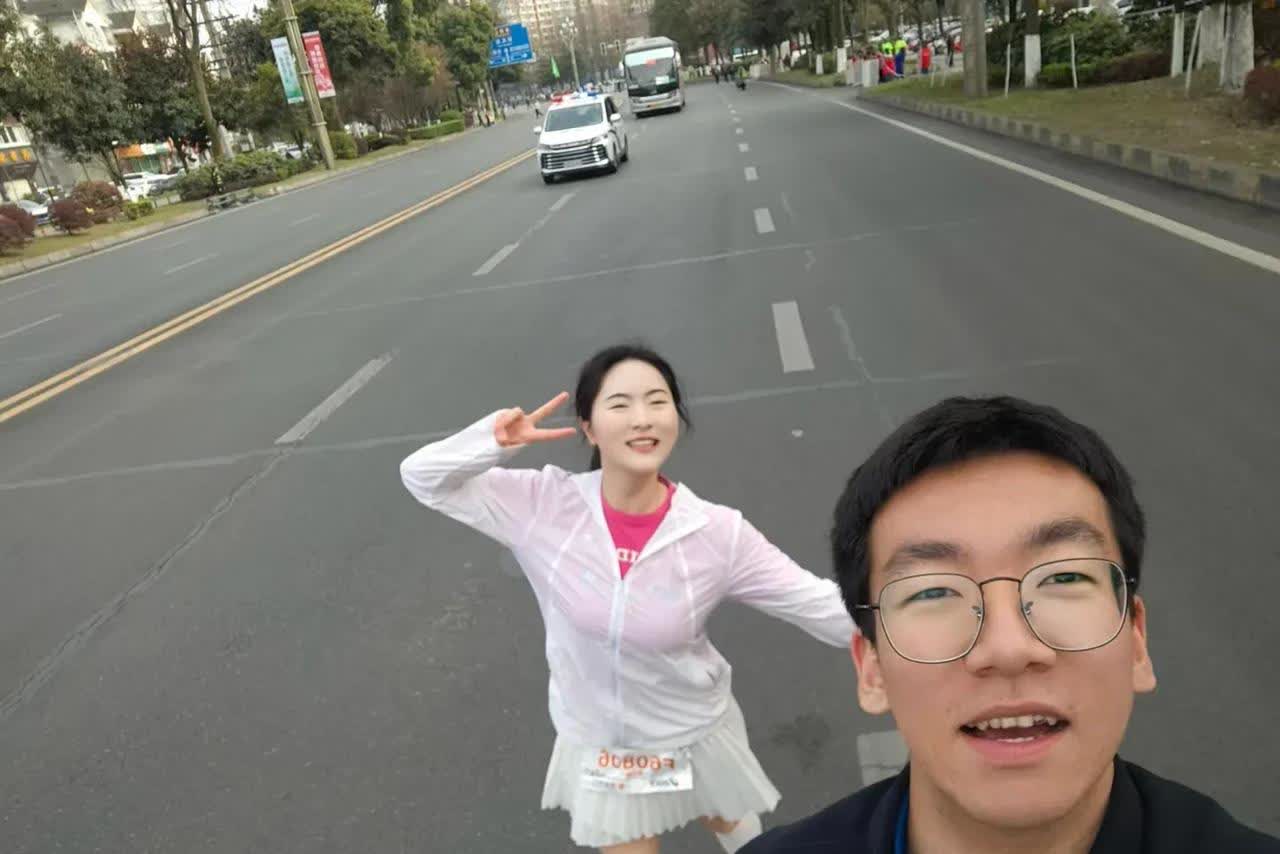 上收容车是这种感觉
2025世遗马拉松，第一次跑马也是在都江堰，慢慢的开始训练