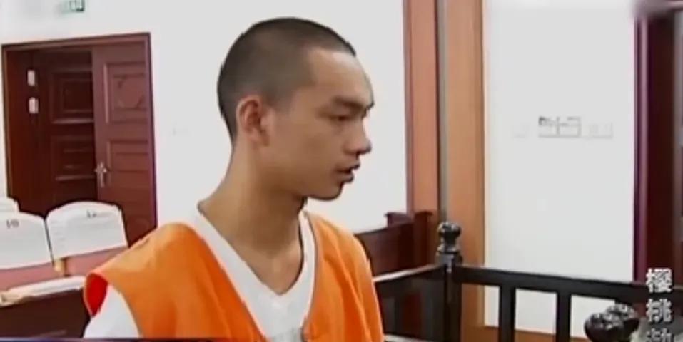 2013年，21岁农民工手持菜刀闯进银行，被捕入狱后收到了百万的捐款，当地老百姓