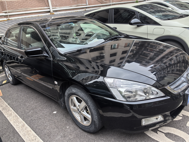 不是我喜欢老车而是我喜欢的车老了
它不嫌弃我穷，我也不嫌弃它老。四年前，没钱，我