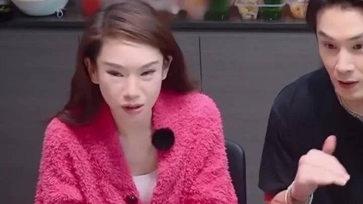 OMG！戚薇颜值大变样？眉眼一动，网友直呼：这还是我认识的“戚哥”吗？