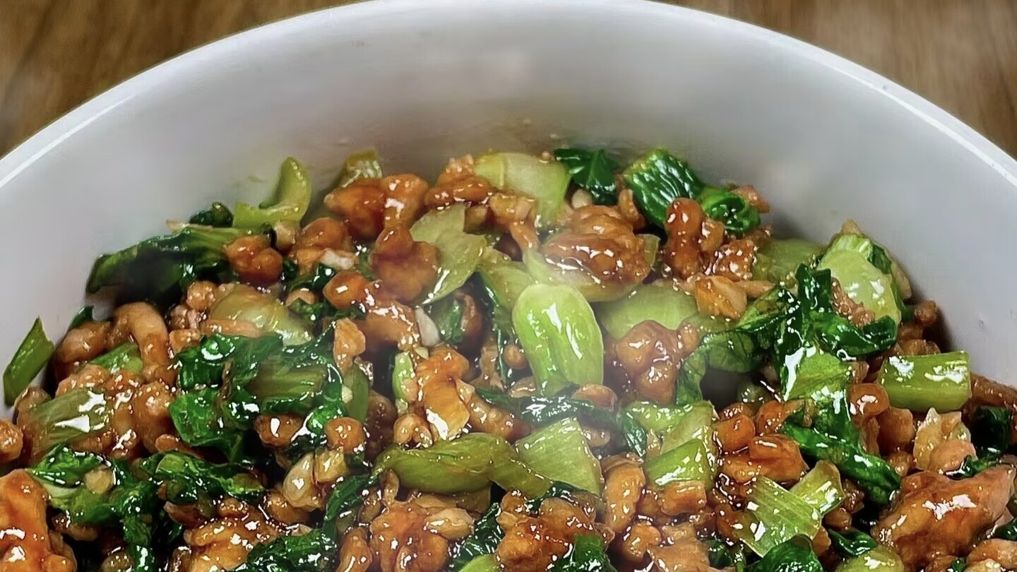 哪道菜能让你想起妈妈的味道？肉末小青菜，最抚人心的家常味