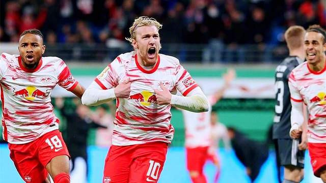 德甲焦点战：奥格斯堡主场阻击莱红牛？保级与争冠的生死较量