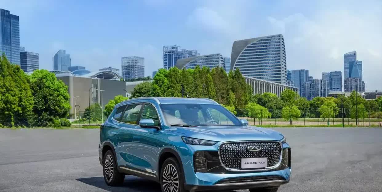 谁能想到，一台10.99万起售的SUV，竟把“躺平看星星”这种奢侈浪漫变成了触手