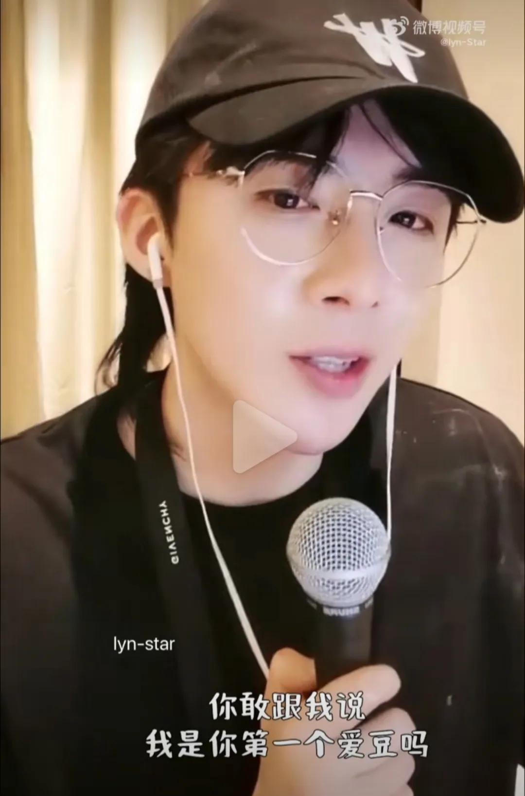 来自刘宇宁的灵魂拷问：
你敢跟我说，我是你第一个爱豆吗？
你敢吗？
你敢吗？
我